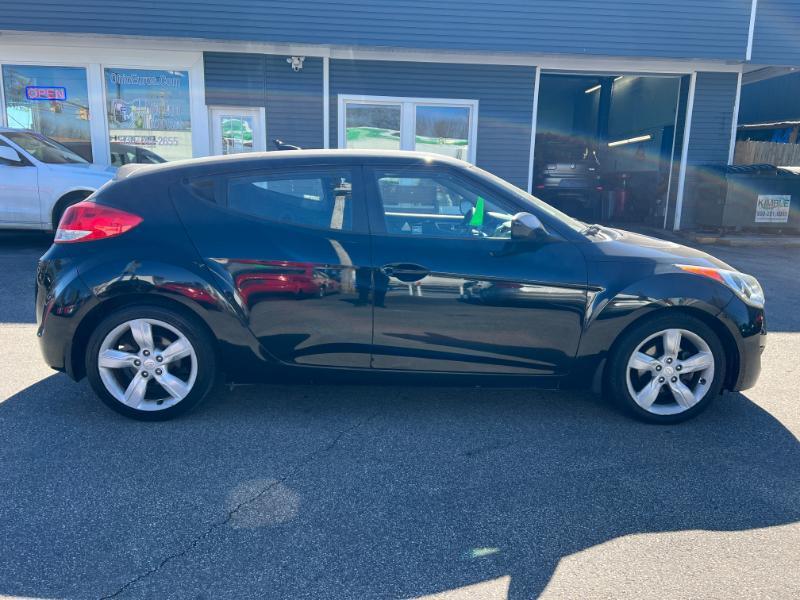 Hyundai Veloster Base 2013