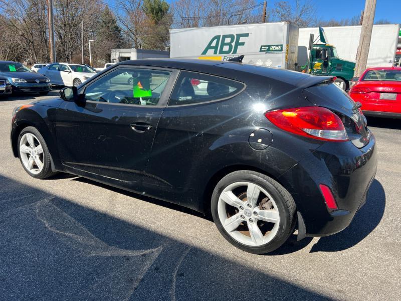 Hyundai Veloster Base 2013