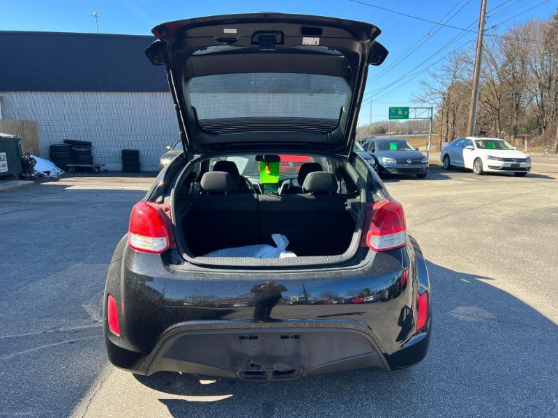 Hyundai Veloster Base 2013