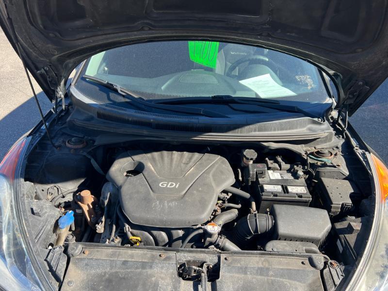 Hyundai Veloster Base 2013