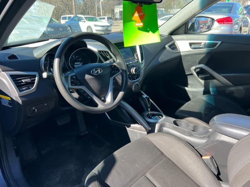 Hyundai Veloster Base 2013