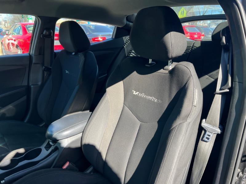 Hyundai Veloster Base 2013