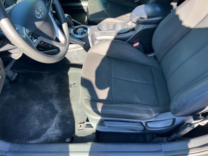 Hyundai Veloster Base 2013