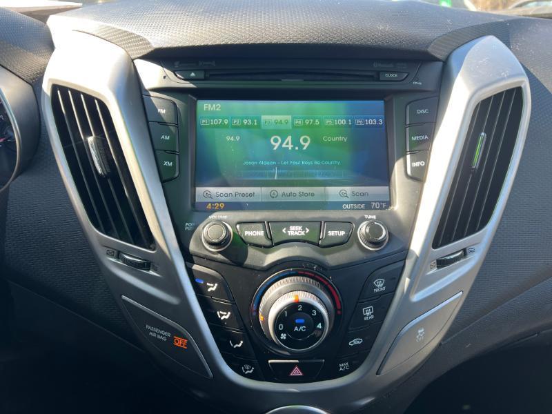 Hyundai Veloster Base 2013