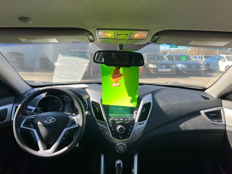 Hyundai Veloster Base 2013