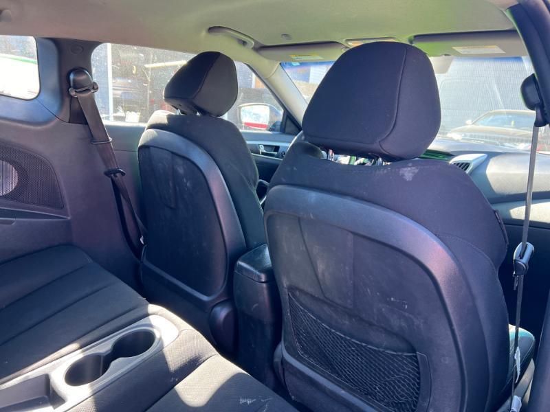 Hyundai Veloster Base 2013