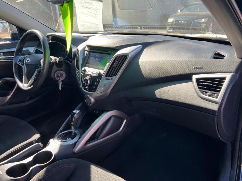 Hyundai Veloster Base 2013