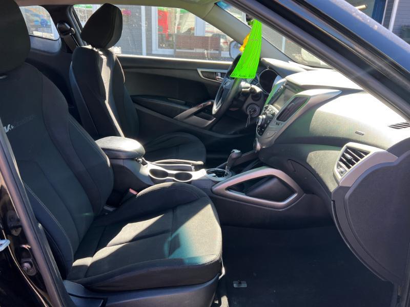 Hyundai Veloster Base 2013