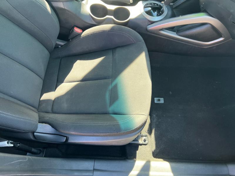 Hyundai Veloster Base 2013