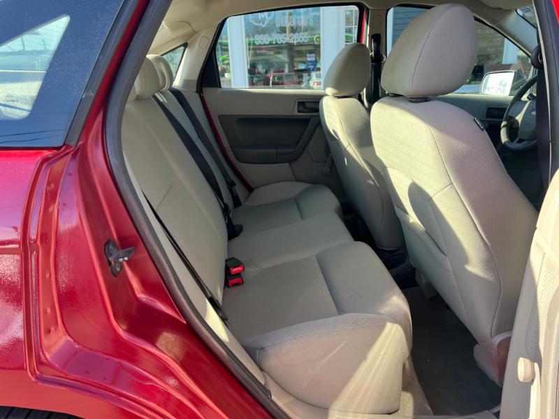 Ford Focus S Sedan 2010