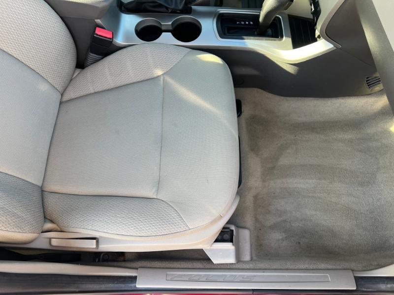 Ford Focus S Sedan 2010