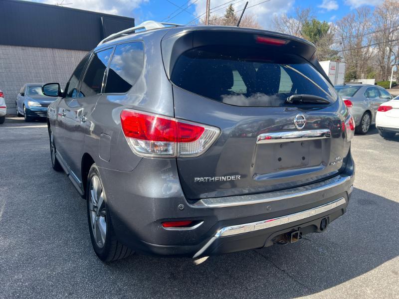 Nissan Pathfinder SV 4WD 2013