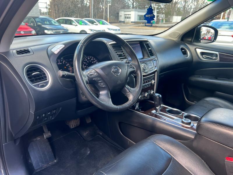 Nissan Pathfinder SV 4WD 2013