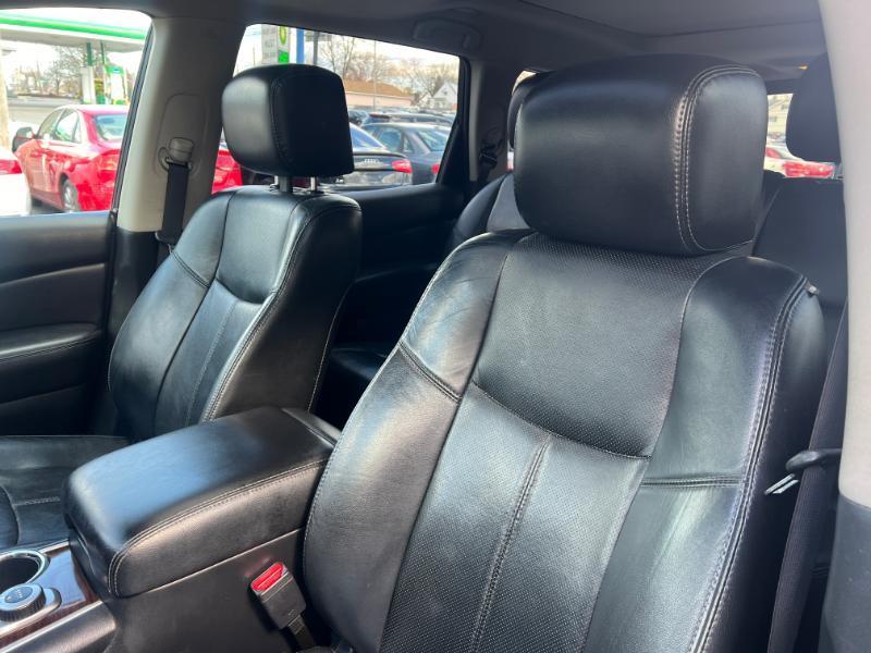 Nissan Pathfinder SV 4WD 2013