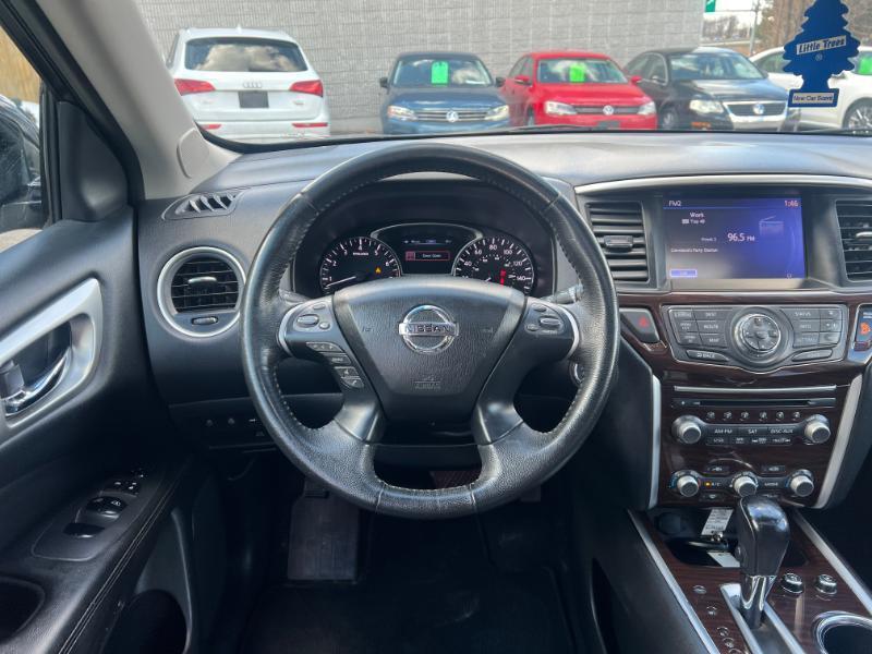 Nissan Pathfinder SV 4WD 2013