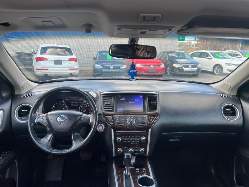 Nissan Pathfinder SV 4WD 2013