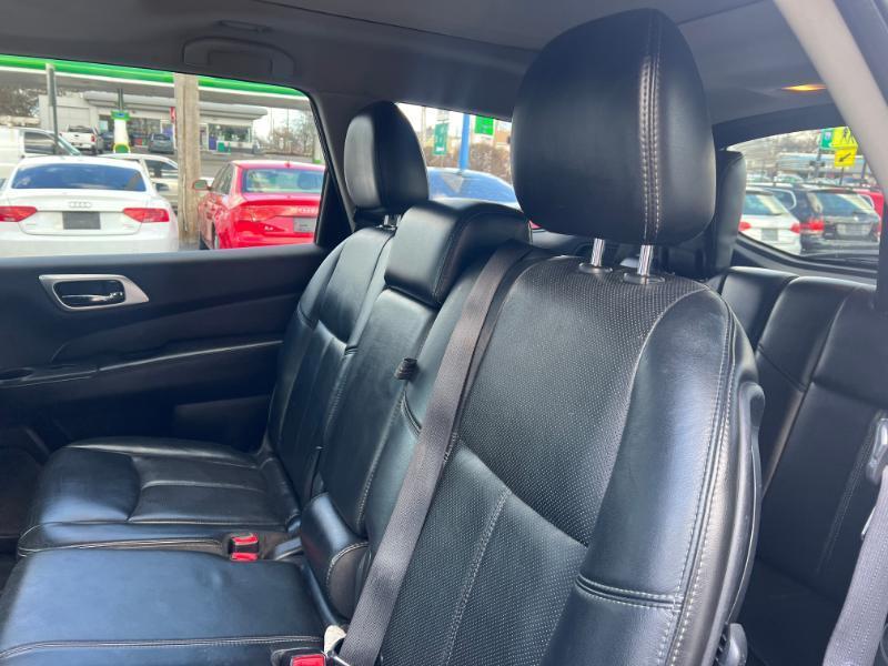 Nissan Pathfinder SV 4WD 2013