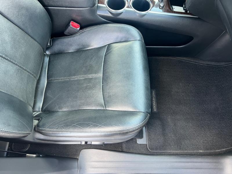 Nissan Pathfinder SV 4WD 2013