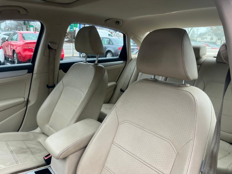 Volkswagen Passat 2.0L TDI SEL2 2012