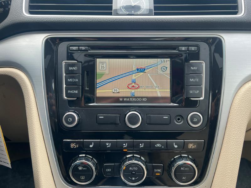 Volkswagen Passat 2.0L TDI SEL2 2012