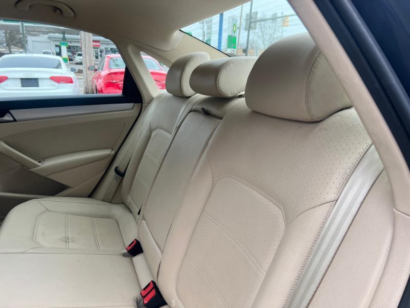 Volkswagen Passat 2.0L TDI SEL2 2012