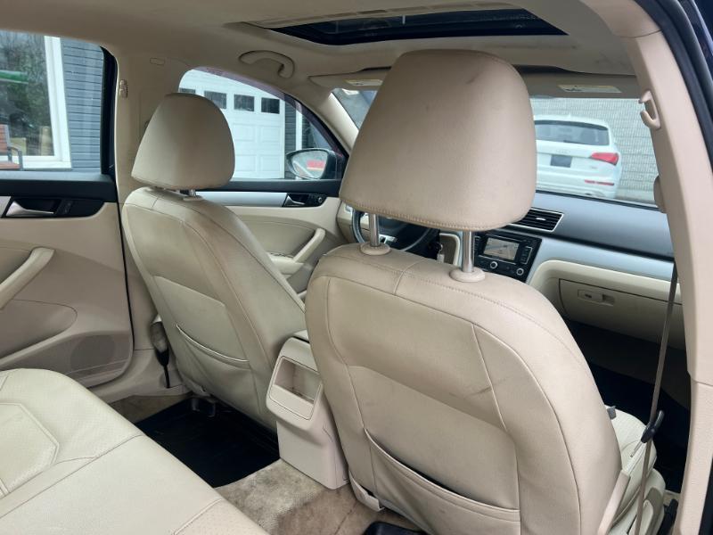 Volkswagen Passat 2.0L TDI SEL2 2012