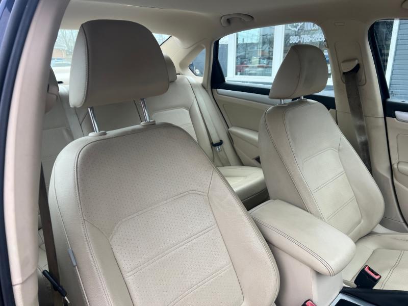 Volkswagen Passat 2.0L TDI SEL2 2012