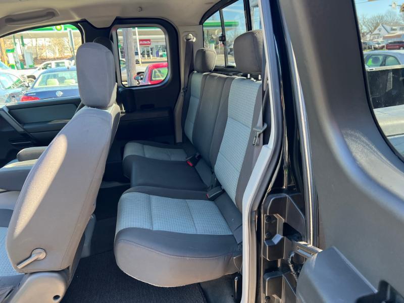 Nissan Titan XE King Cab 4WD 2004