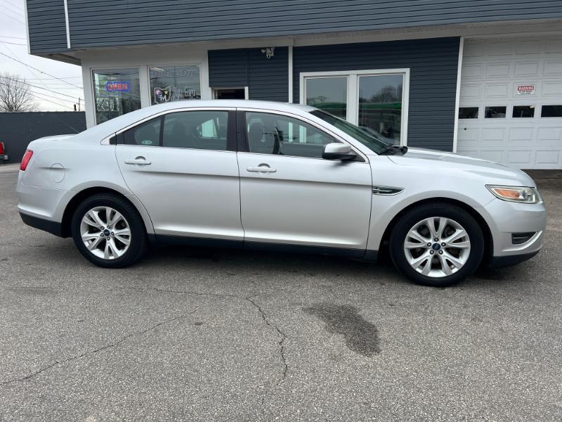 Ford Taurus SEL FWD 2011