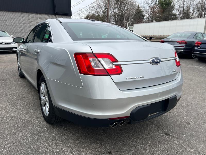 Ford Taurus SEL FWD 2011