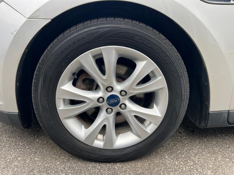 Ford Taurus SEL FWD 2011