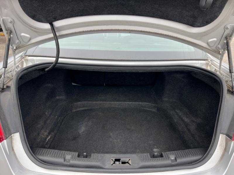 Ford Taurus SEL FWD 2011