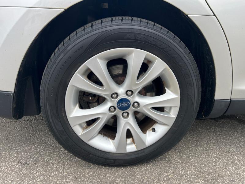 Ford Taurus SEL FWD 2011