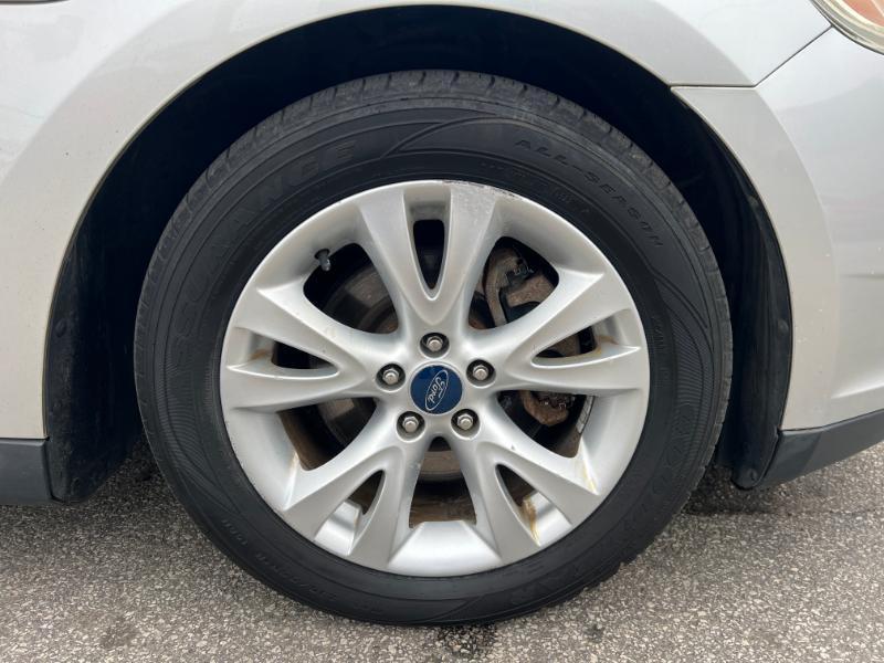 Ford Taurus SEL FWD 2011