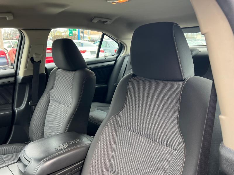 Ford Taurus SEL FWD 2011