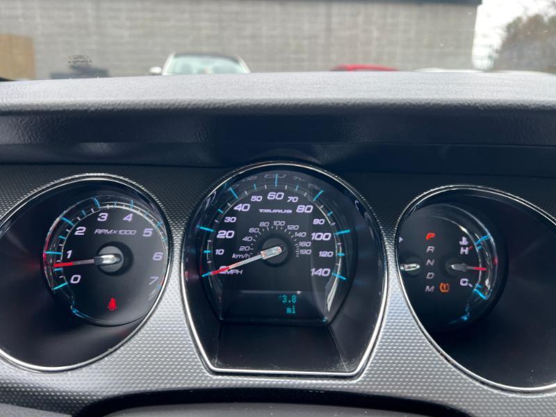 Ford Taurus SEL FWD 2011