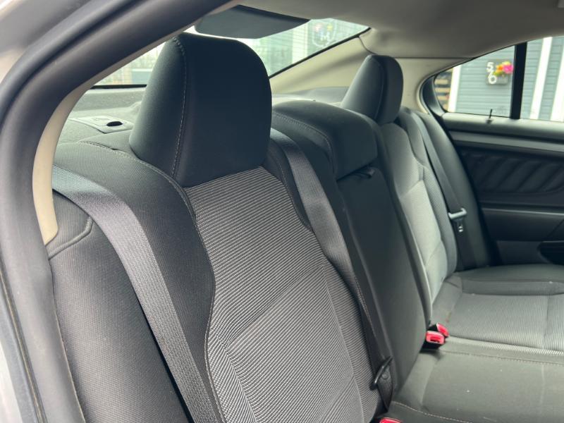 Ford Taurus SEL FWD 2011