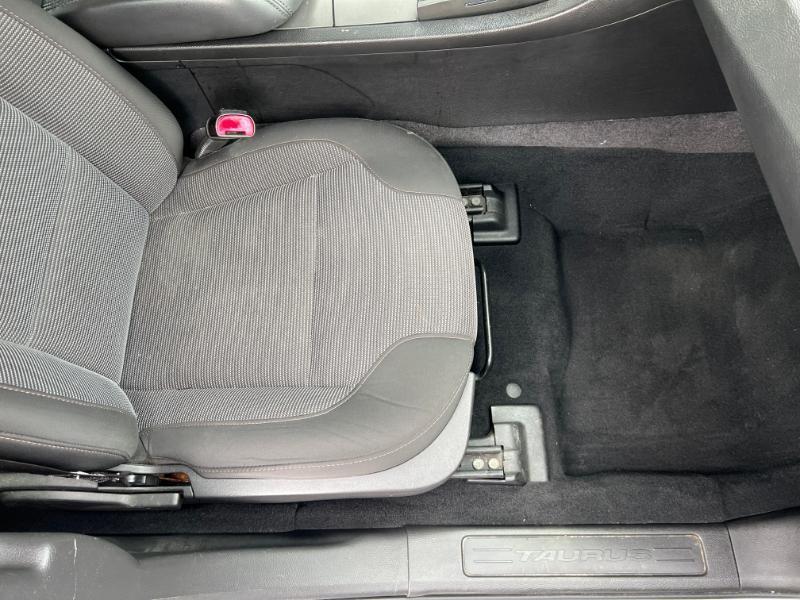 Ford Taurus SEL FWD 2011