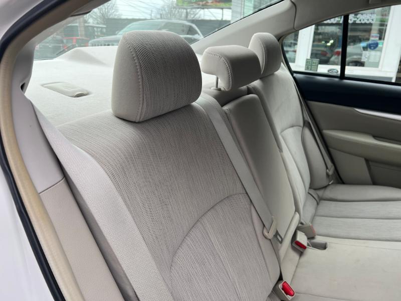 Subaru Legacy 2.5i Premium 2013