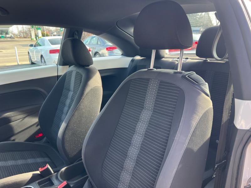 Volkswagen Beetle 2.0T Turbo 2012