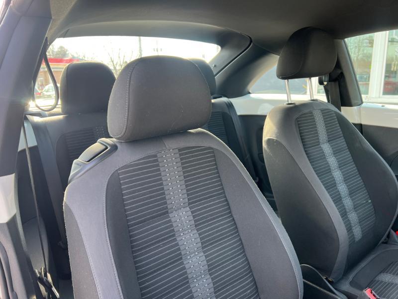 Volkswagen Beetle 2.0T Turbo 2012