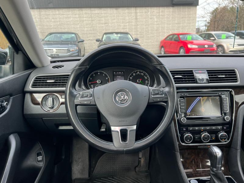 Volkswagen Passat 1.8T SEL Premium AT 2014