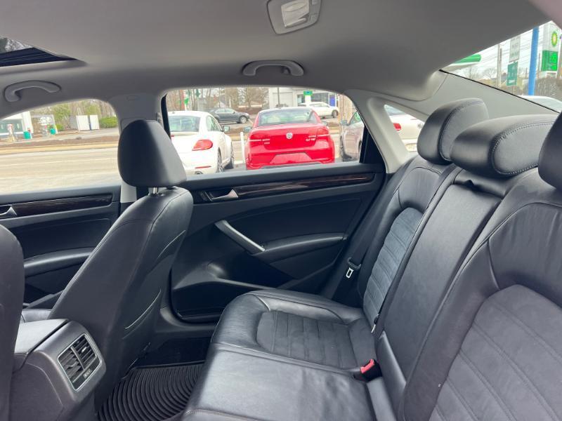 Volkswagen Passat 1.8T SEL Premium AT 2014