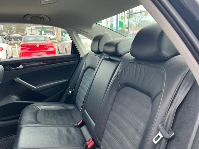 Volkswagen Passat 1.8T SEL Premium AT 2014