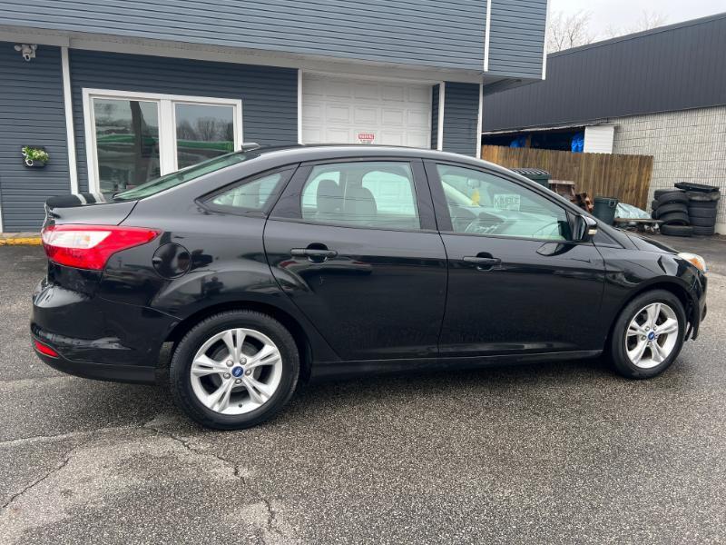 Ford Focus SE Sedan 2013