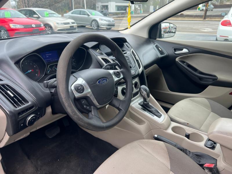 Ford Focus SE Sedan 2013