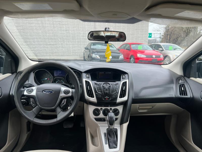 Ford Focus SE Sedan 2013