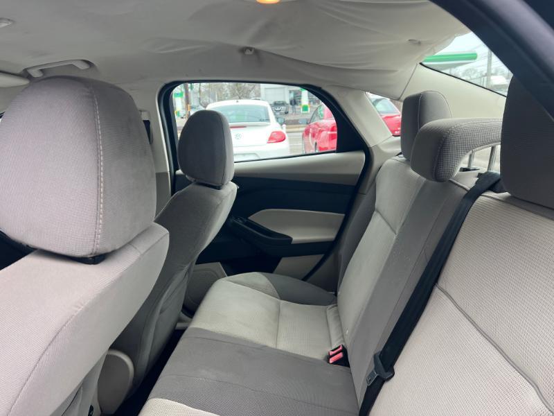 Ford Focus SE Sedan 2013