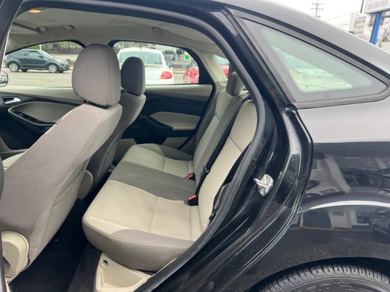 Ford Focus SE Sedan 2013