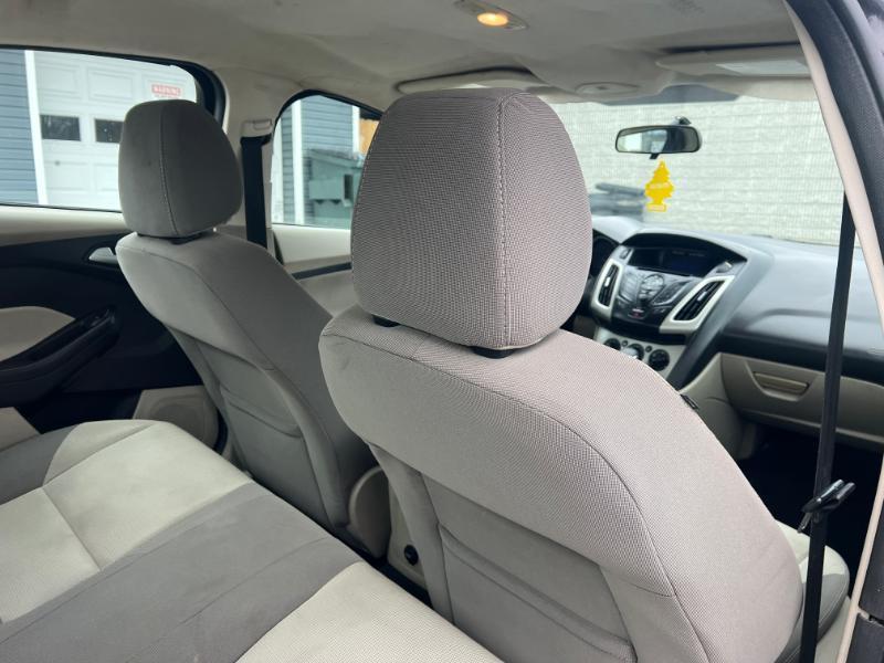 Ford Focus SE Sedan 2013